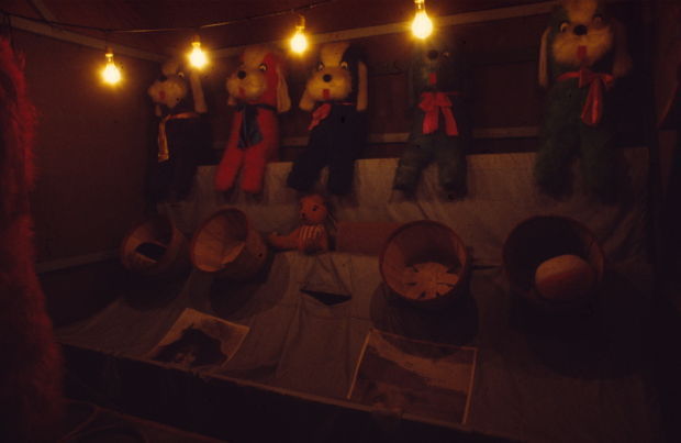 Ball toss game, 1977